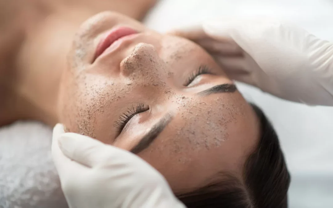 Entenda a diferença entre Peeling Físico e Peeling Químico